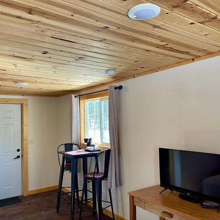 Hanging Horn Lakeside Resort Moose Lake Экстерьер фото