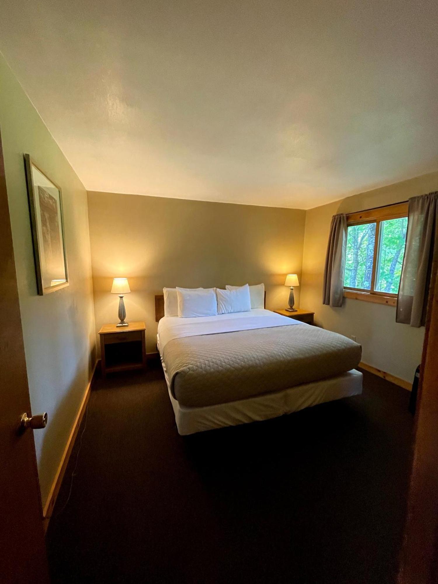 Hanging Horn Lakeside Resort Moose Lake Экстерьер фото