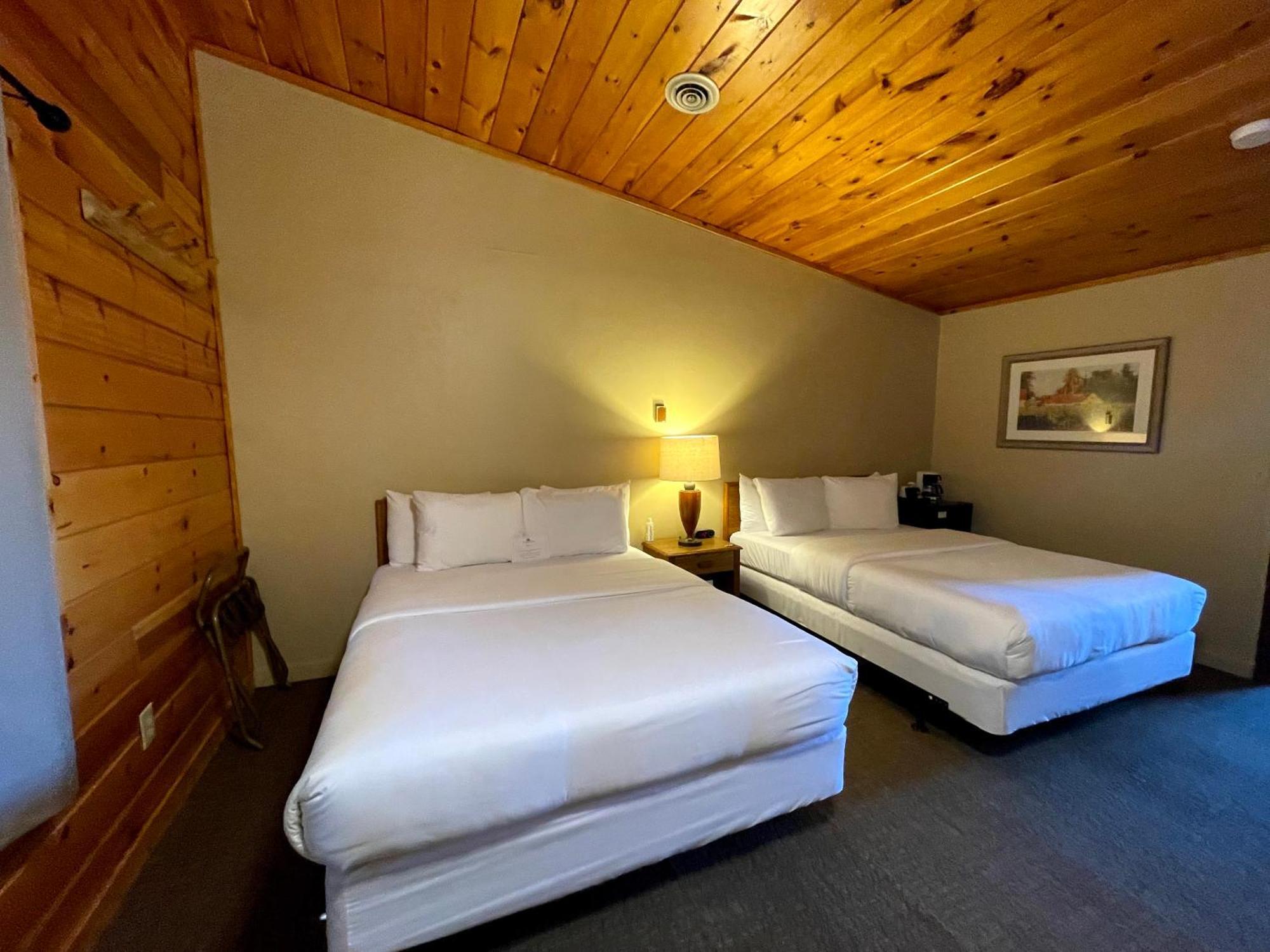 Hanging Horn Lakeside Resort Moose Lake Экстерьер фото