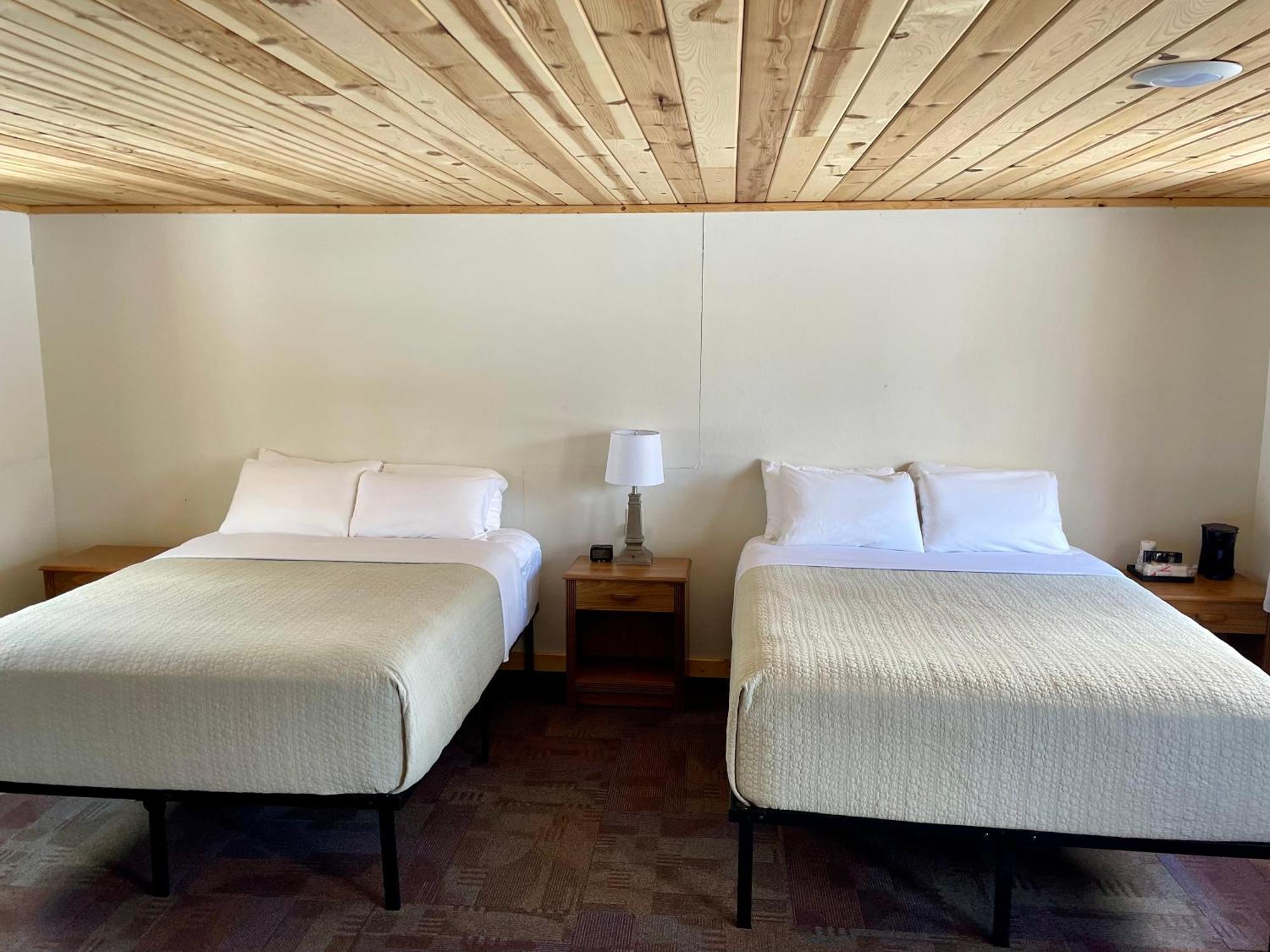 Hanging Horn Lakeside Resort Moose Lake Экстерьер фото
