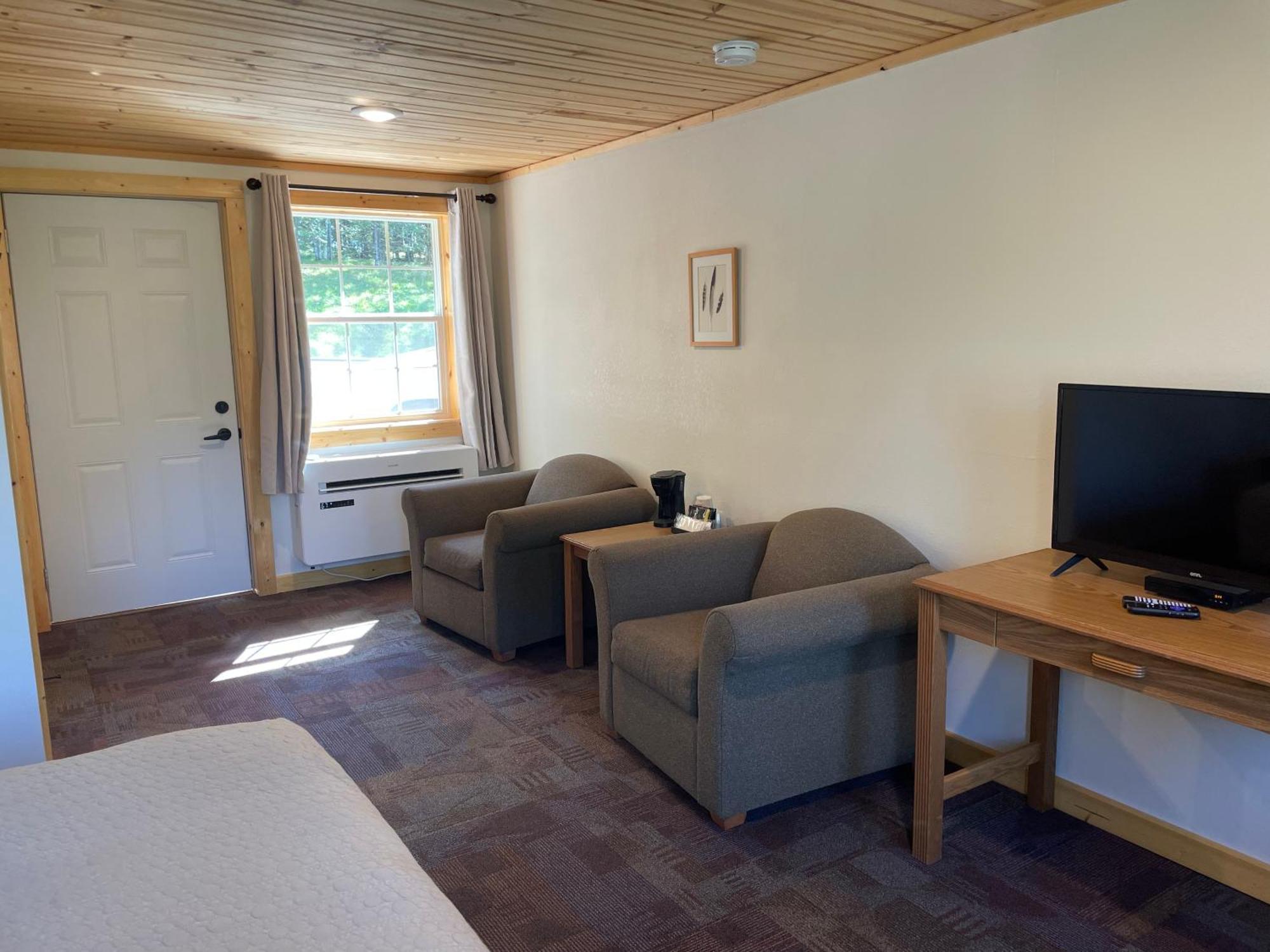 Hanging Horn Lakeside Resort Moose Lake Экстерьер фото