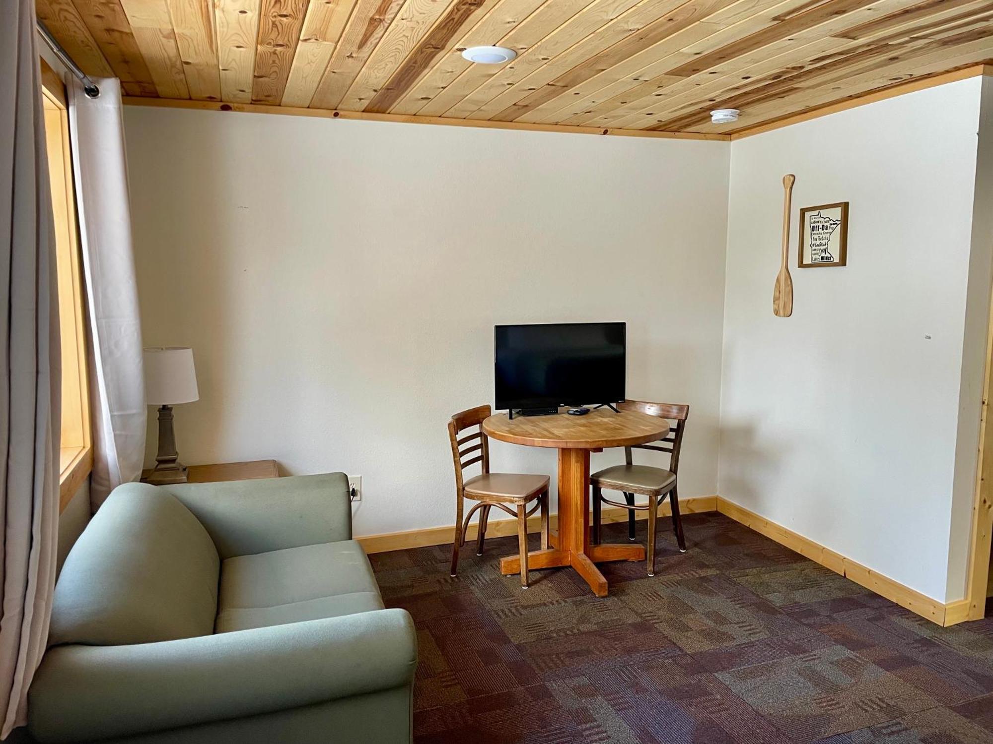 Hanging Horn Lakeside Resort Moose Lake Экстерьер фото