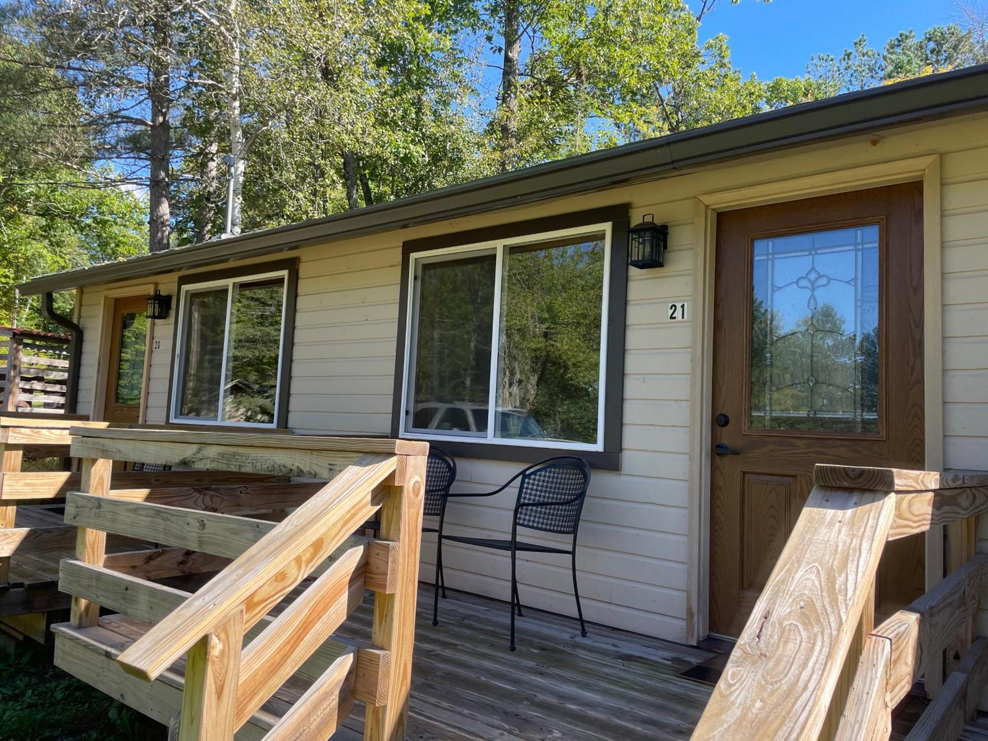 Hanging Horn Lakeside Resort Moose Lake Экстерьер фото