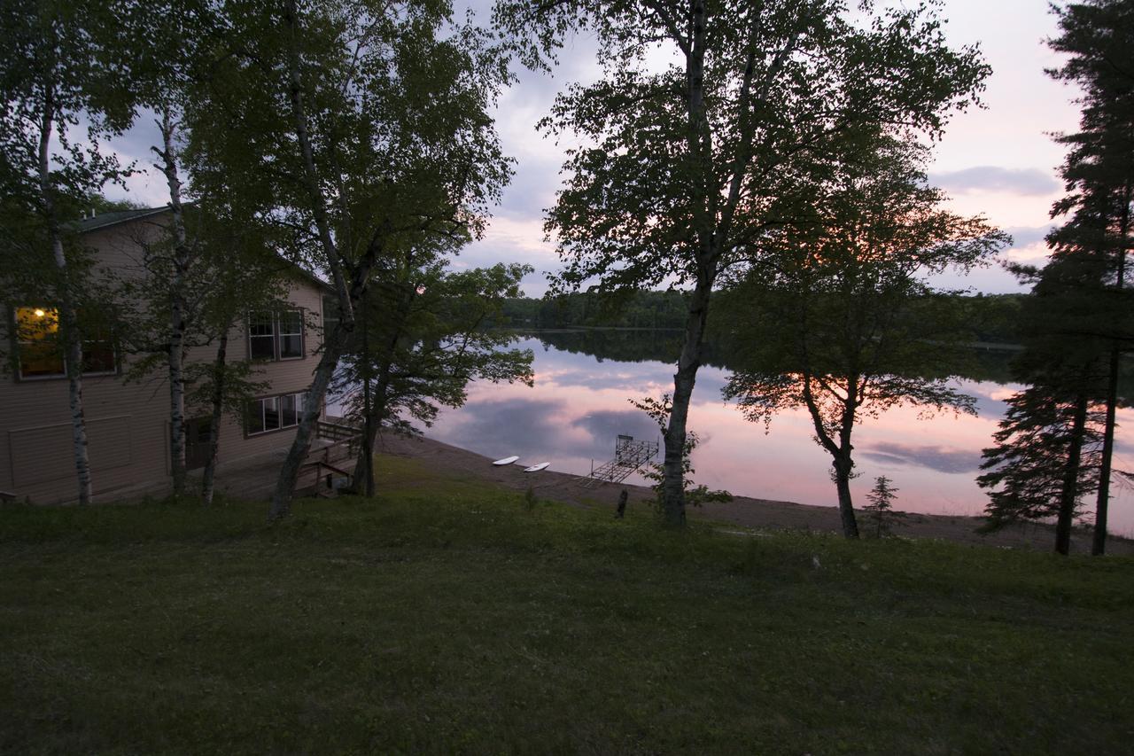 Hanging Horn Lakeside Resort Moose Lake Экстерьер фото
