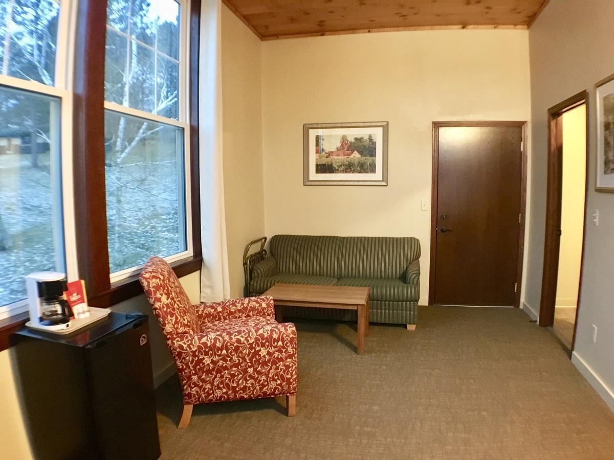 Hanging Horn Lakeside Resort Moose Lake Экстерьер фото
