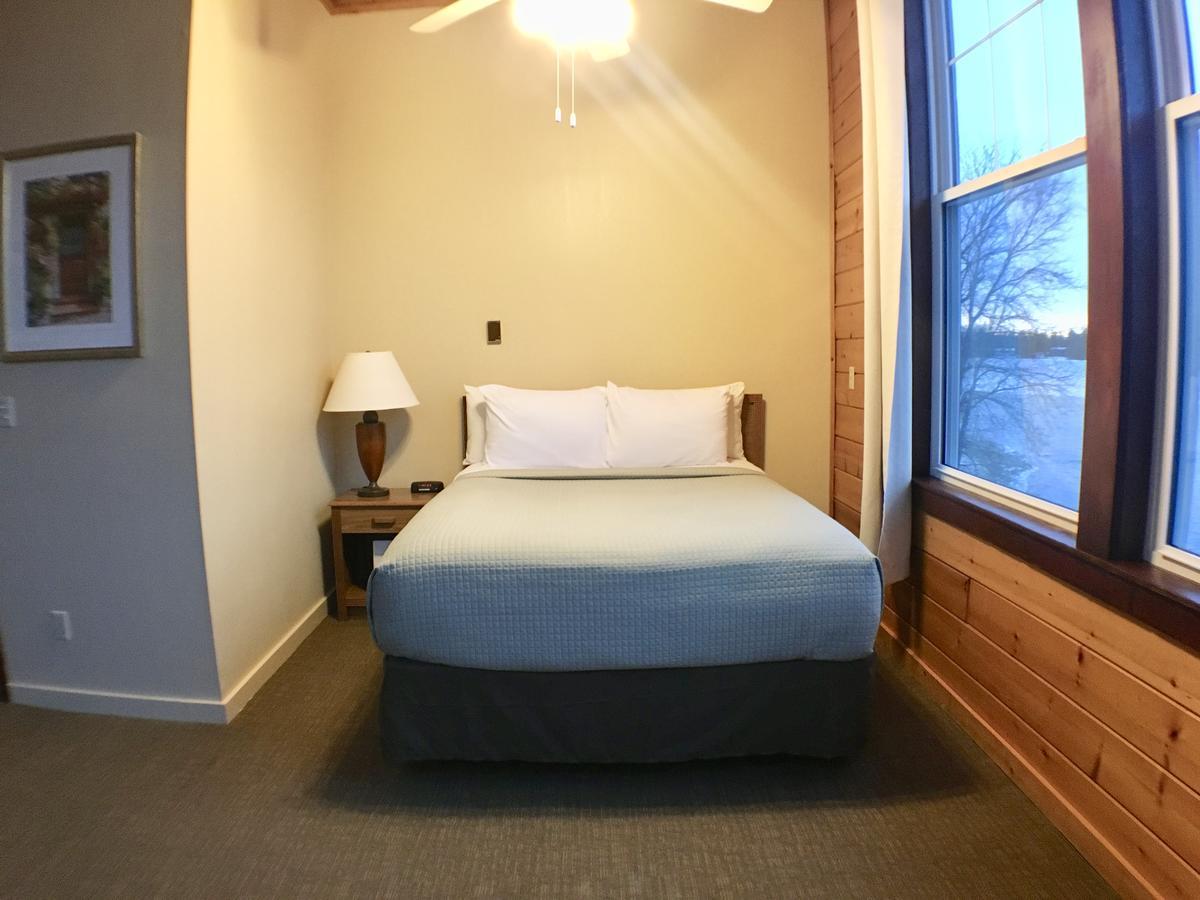 Hanging Horn Lakeside Resort Moose Lake Экстерьер фото